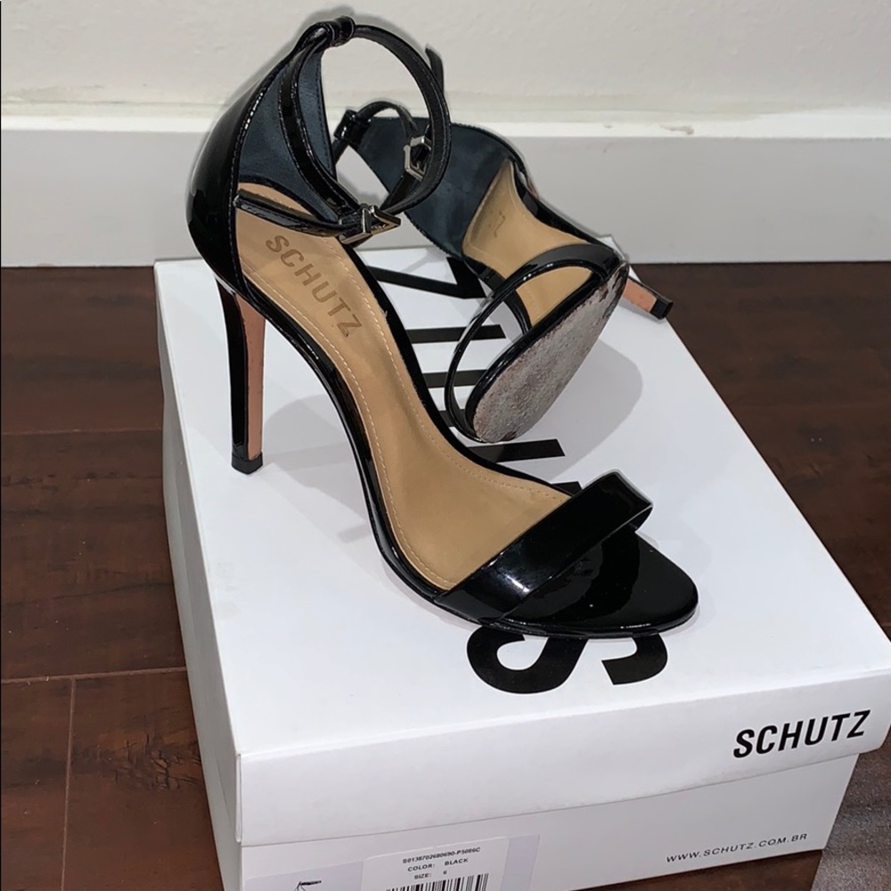 Schultz 6 Black Patent Sandal Cadey